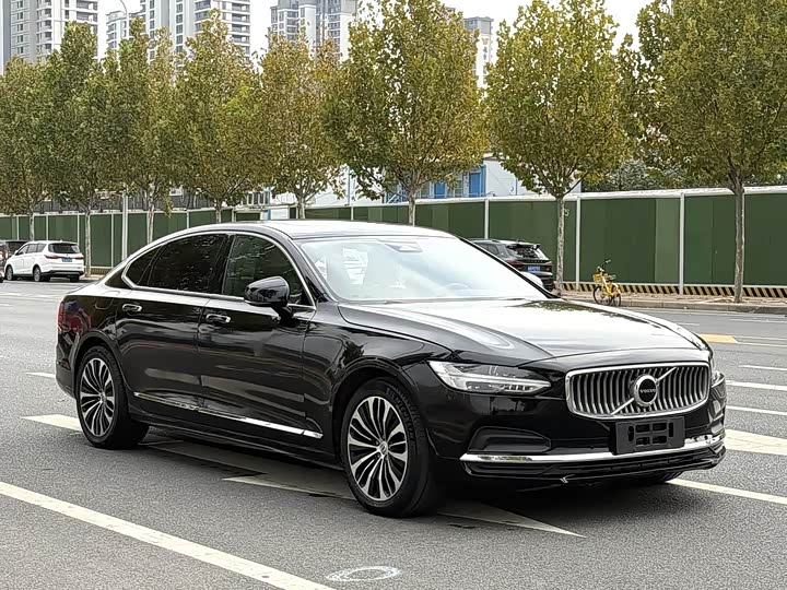 Фото 3 - Volvo S90