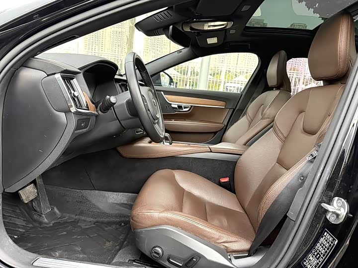 Фото 4 - Volvo S90