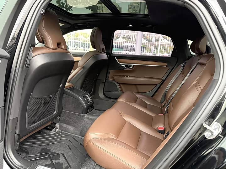 Фото 6 - Volvo S90