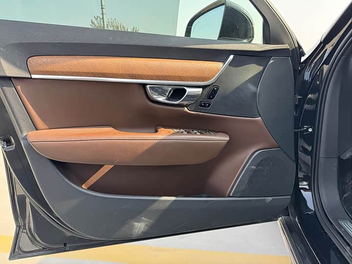 Фото 8 - Volvo S90