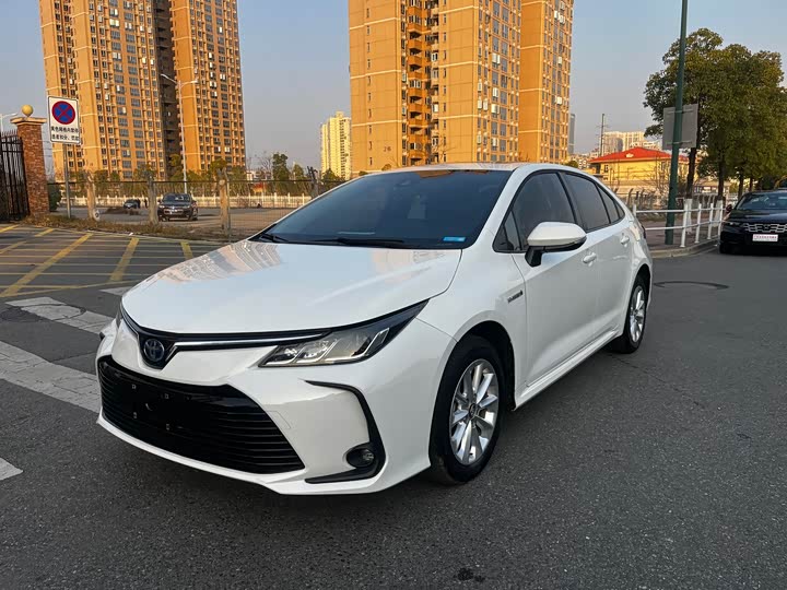 Фото 3 - Toyota Corolla