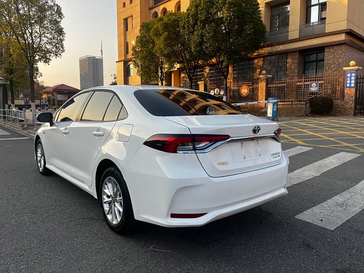 Фото 4 - Toyota Corolla