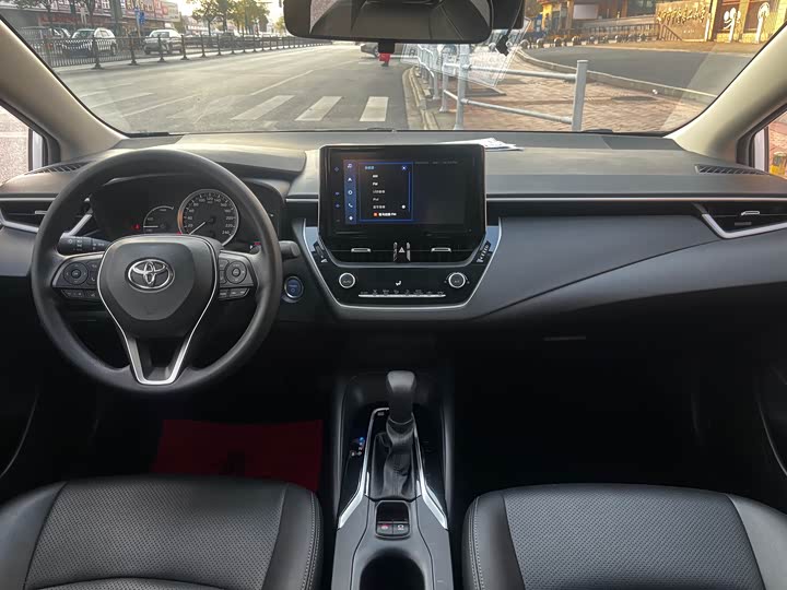 Фото 8 - Toyota Corolla