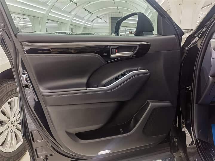 Фото 5 - Toyota Highlander