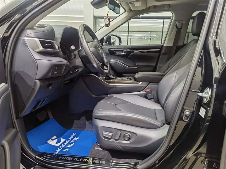 Фото 8 - Toyota Highlander