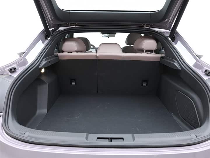 Фото 8 - XPeng Mona M03