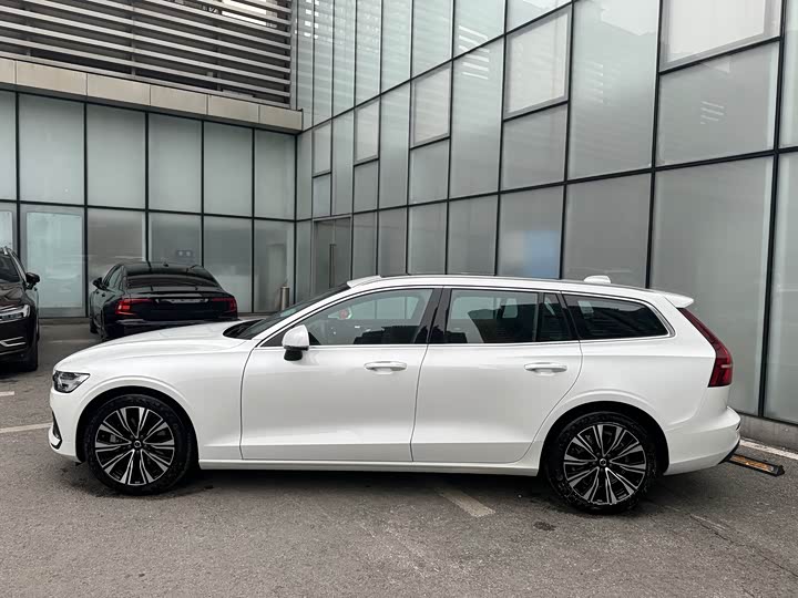Фото 5 - Volvo V60