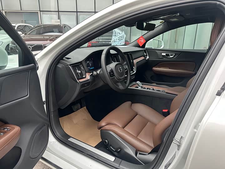 Фото 8 - Volvo V60