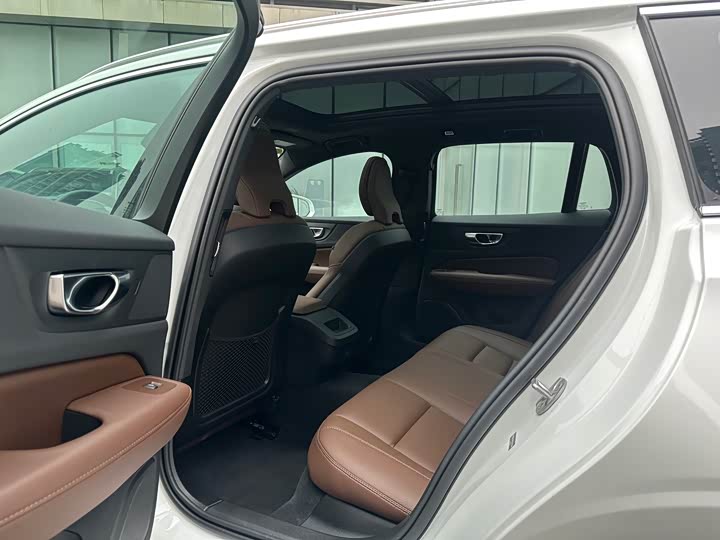 Фото 9 - Volvo V60