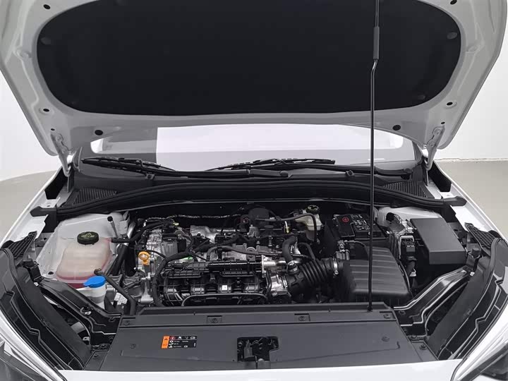 Фото 6 - Roewe i5