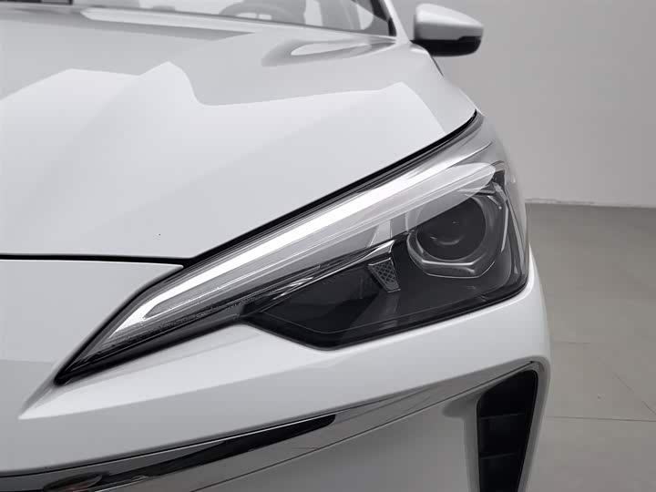 Фото 7 - Roewe i5