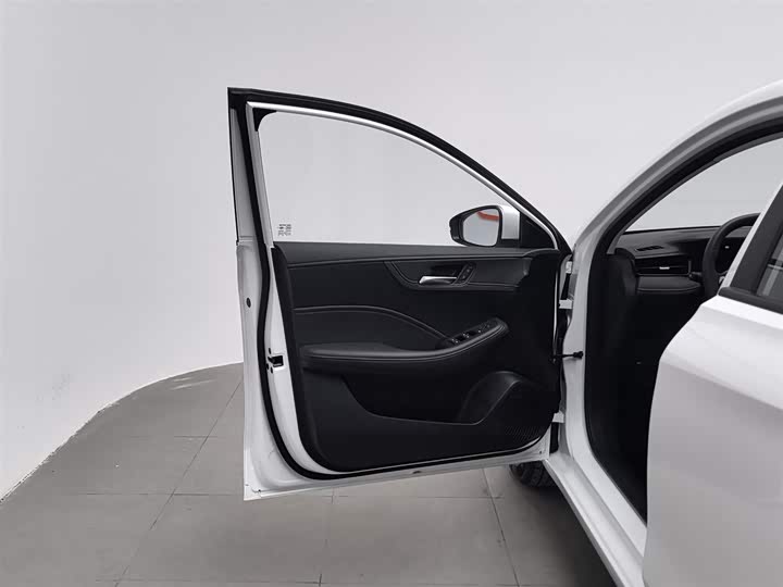 Фото 8 - Roewe i5