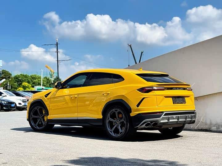Фото 2 - Lamborghini Urus