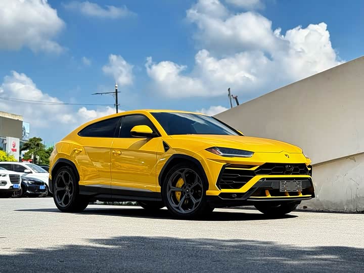 Фото 3 - Lamborghini Urus