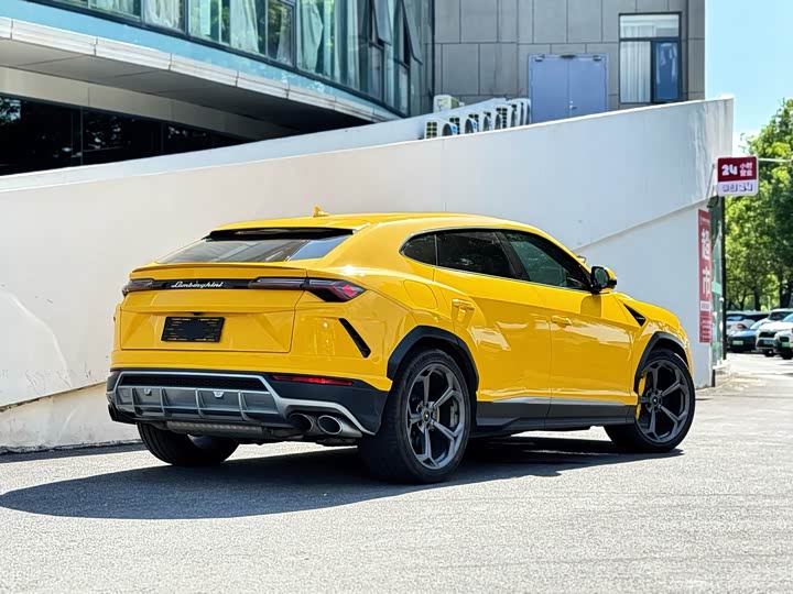 Фото 4 - Lamborghini Urus