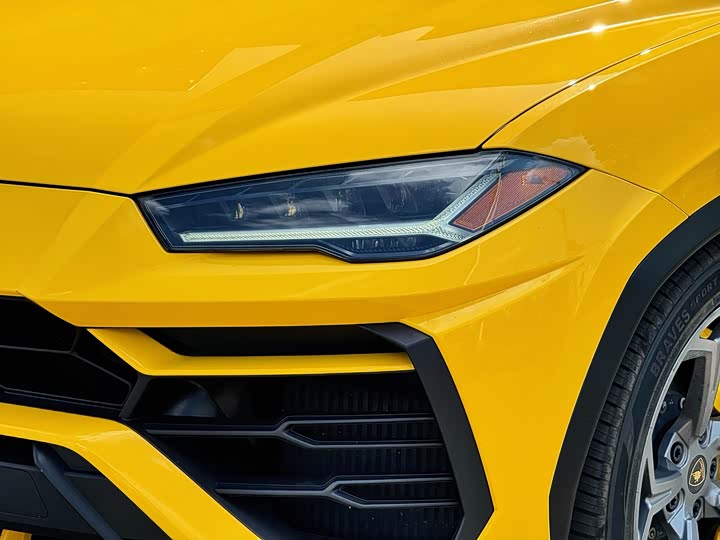 Фото 8 - Lamborghini Urus