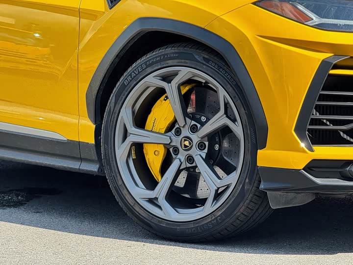 Фото 9 - Lamborghini Urus