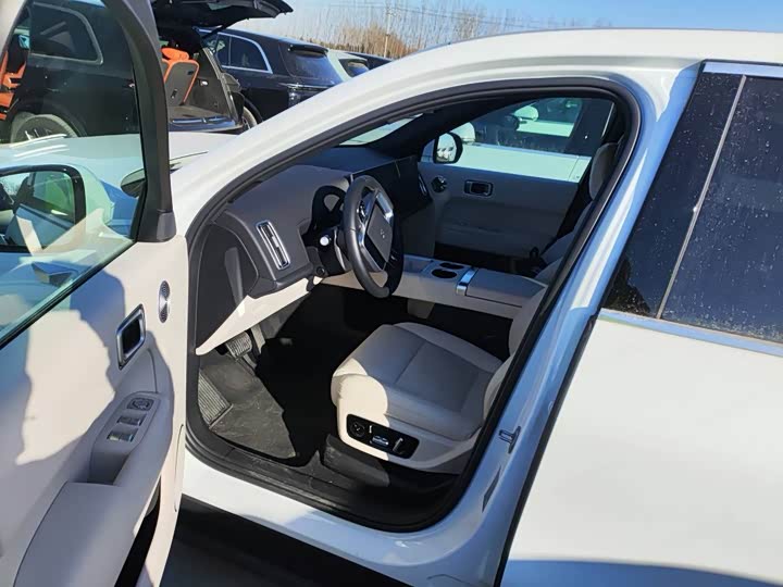 Фото 2 - LiXiang L8