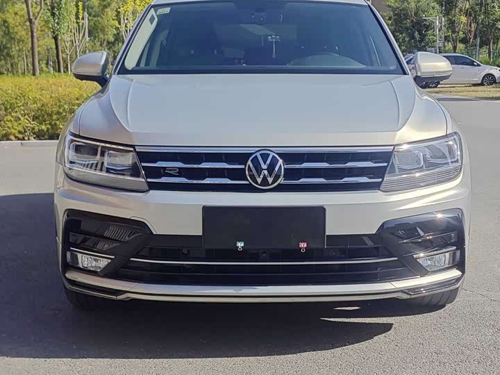 Фото 2 - Volkswagen Tiguan L Pro