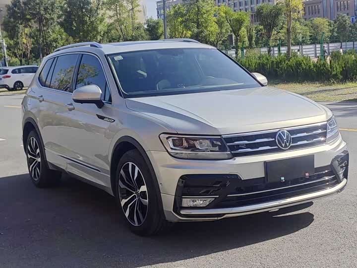 Фото 3 - Volkswagen Tiguan L Pro