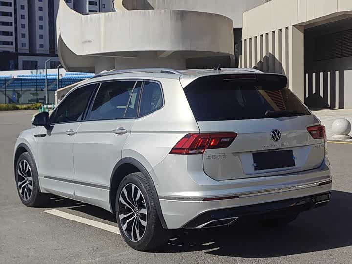 Фото 4 - Volkswagen Tiguan L Pro