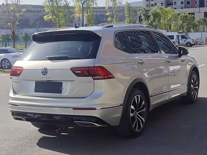 Фото 6 - Volkswagen Tiguan L Pro