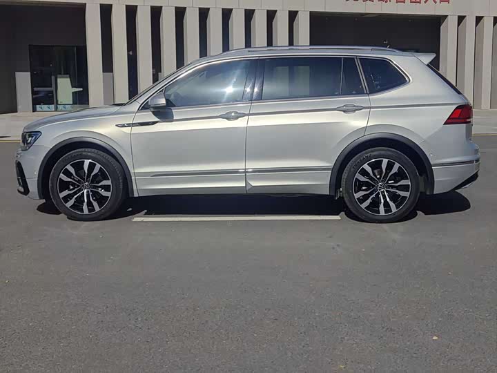 Фото 7 - Volkswagen Tiguan L Pro