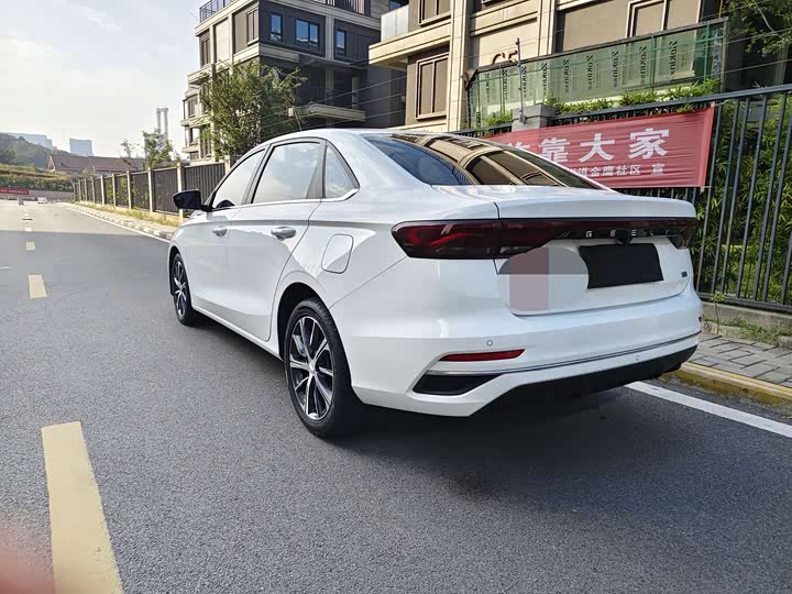 Фото 8 - Geely Emgrand