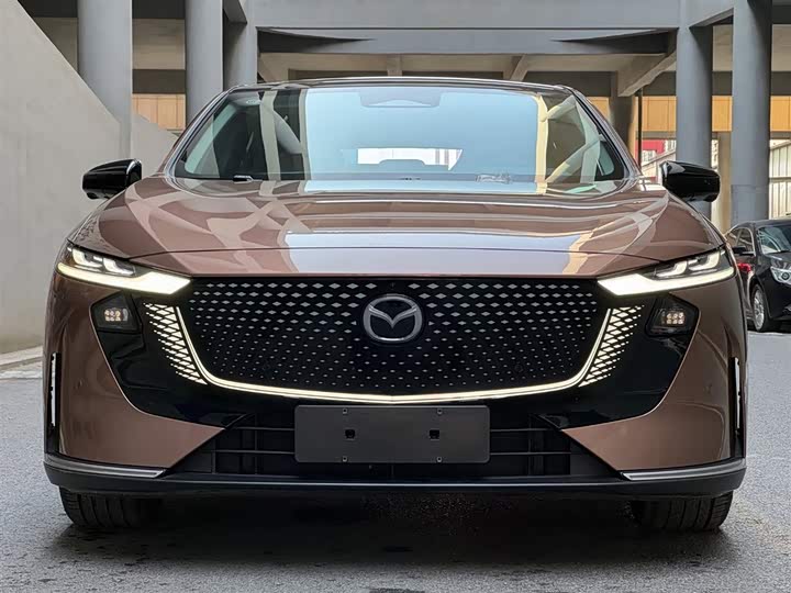 Фото 2 - Mazda EZ-6