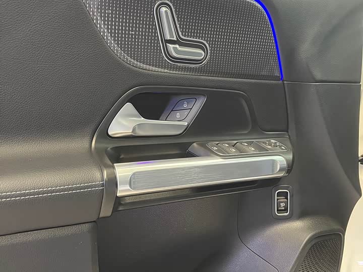 Фото 8 - Mercedes-Benz GLB-Class