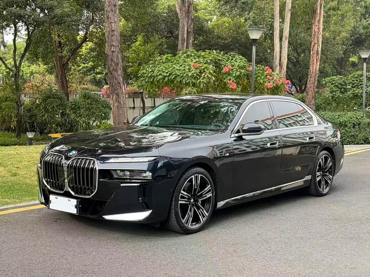 Фото 2 - BMW 7 Series
