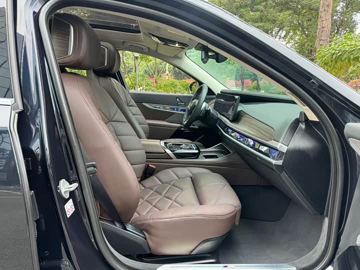 Фото 6 - BMW 7 Series