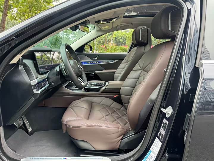 Фото 8 - BMW 7 Series