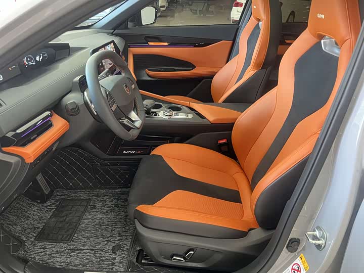 Фото 4 - Changan UNI-V