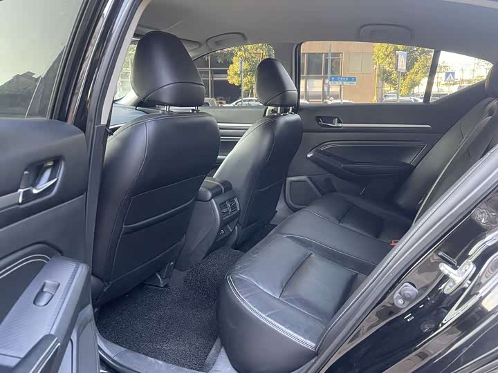 Фото 5 - Nissan Teana