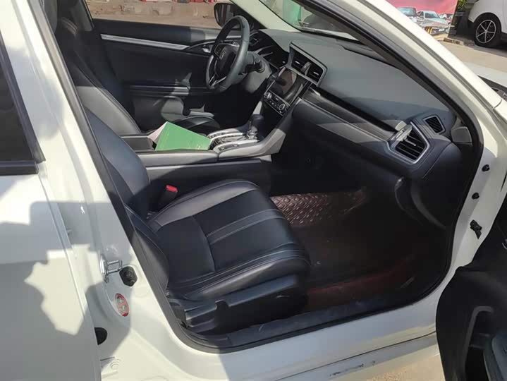 Фото 8 - Honda Civic