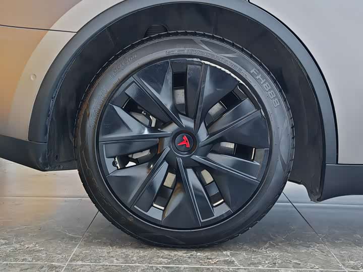 Фото 9 - Tesla Model Y