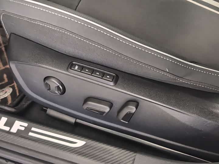 Фото 4 - Volkswagen Golf