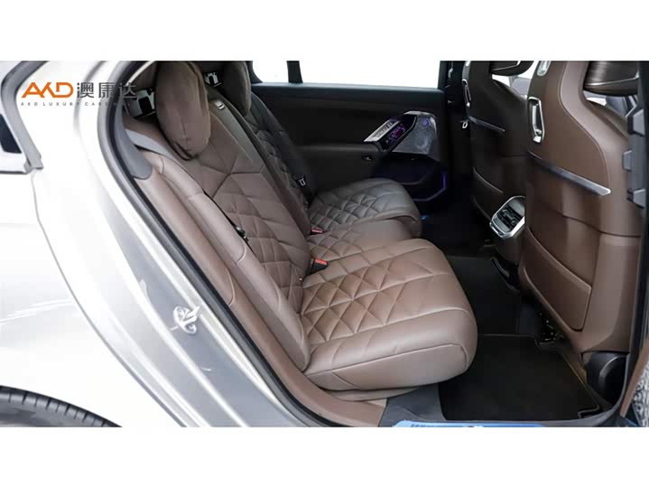 Фото 8 - BMW 7 Series