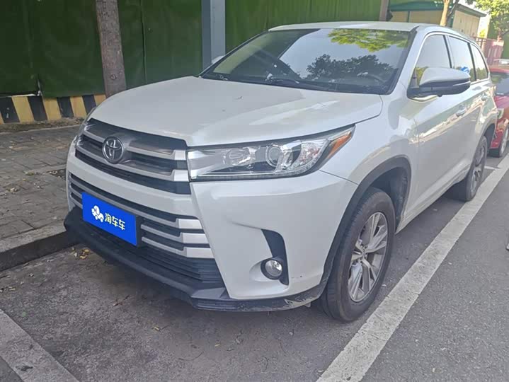 Фото 1 - Toyota Highlander