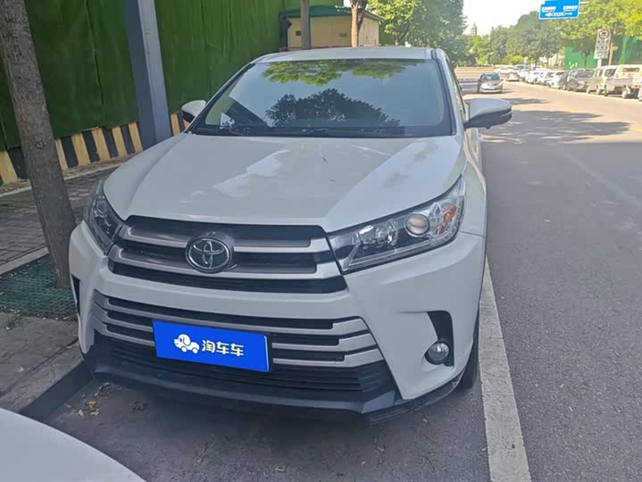 Фото 2 - Toyota Highlander