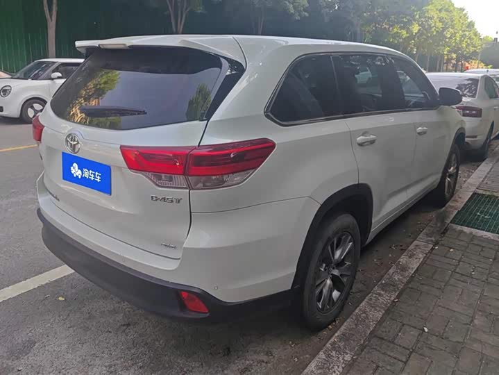 Фото 3 - Toyota Highlander