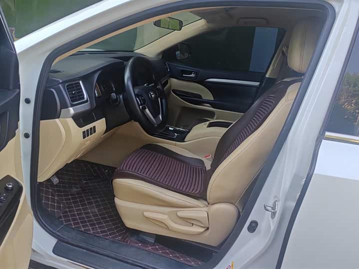 Фото 9 - Toyota Highlander