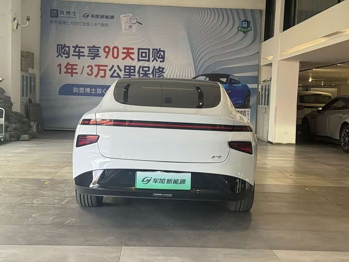 Фото 8 - XPeng P7