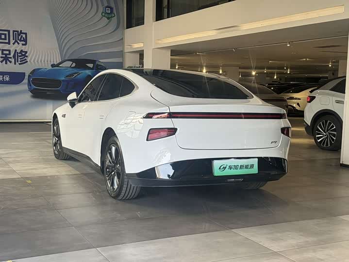 Фото 9 - XPeng P7