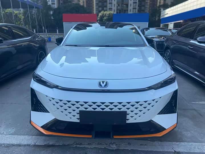 Фото 2 - Changan UNI-V