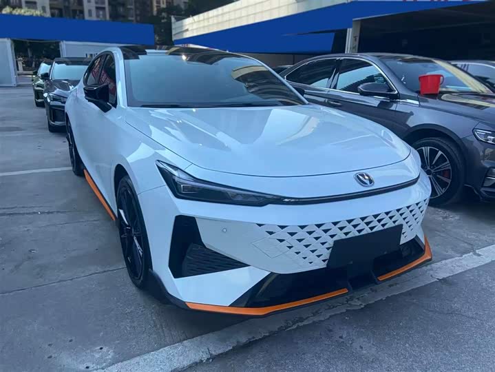 Фото 3 - Changan UNI-V