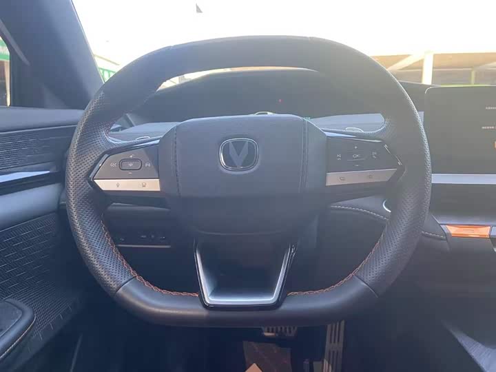 Фото 6 - Changan UNI-V