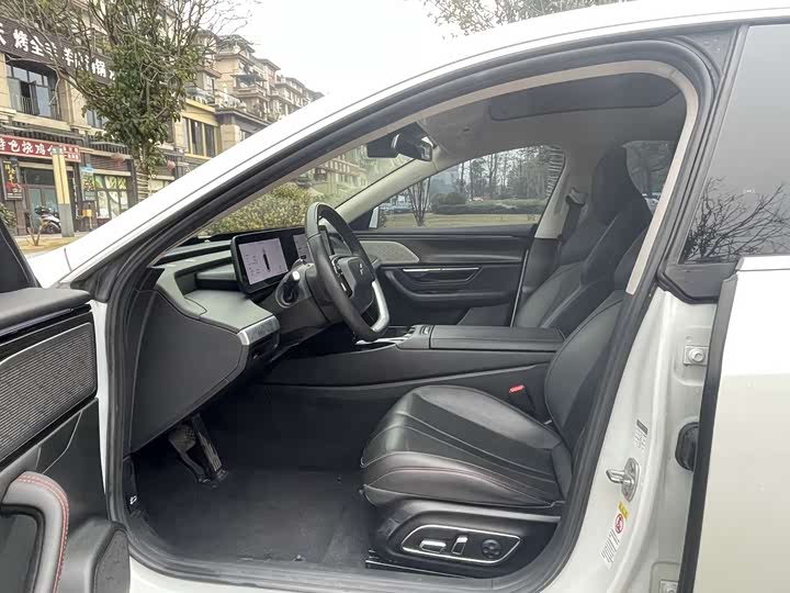 Фото 3 - XPeng P7