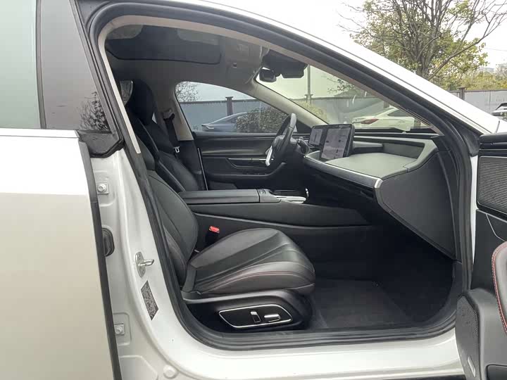 Фото 4 - XPeng P7